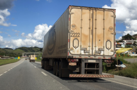 Aumento da tolerância no excesso de peso para caminhões é aprovado pelo senado e beneficia transportadores